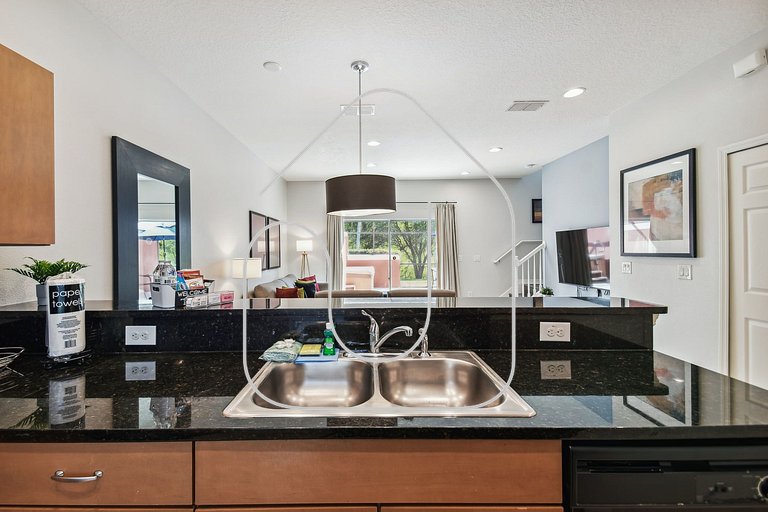 2BR Suites w/ Jacuzzi • 10min to Disney