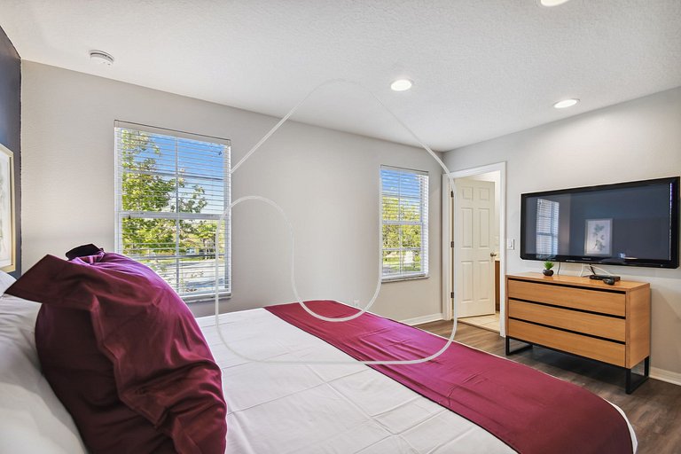 2BR Suites w/ Jacuzzi • 10min to Disney