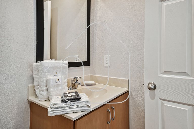 2BR Suites w/ Jacuzzi • 10min to Disney