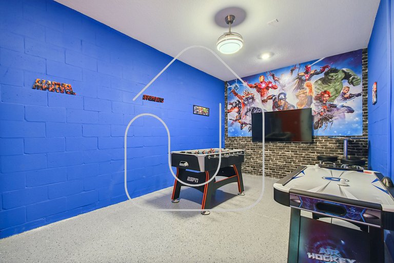 Storey Lake * Beautiful 5-Bedroom Home with Game Room