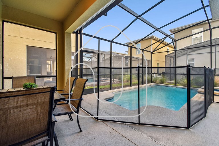 Storey Lake * Beautiful 5-Bedroom Home with Game Room