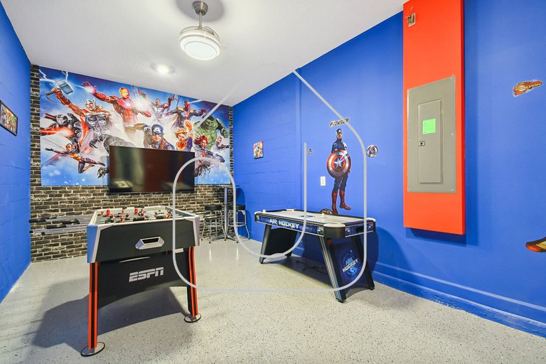 Storey Lake - 5-Bedroom Home with Game Room