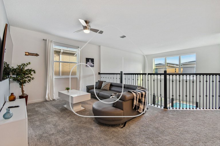 Storey Lake * Beautiful 5-Bedroom Home with Game Room