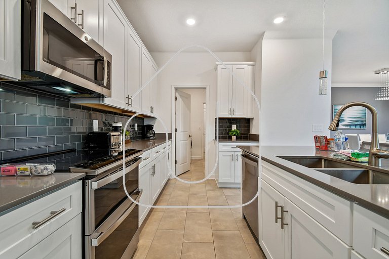 Storey Lake - 5-Bedroom Home with Game Room