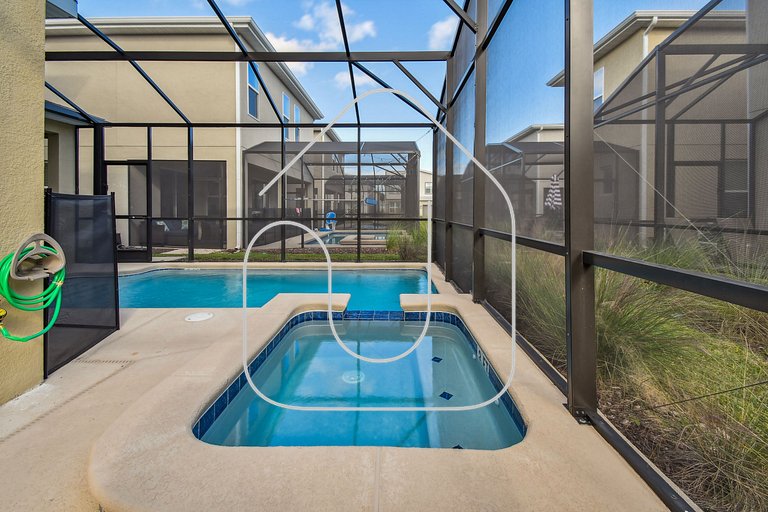 Storey Lake * Beautiful 5-Bedroom Home with Game Room