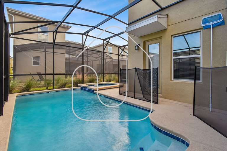 Storey Lake * Beautiful 5-Bedroom Home with Game Room