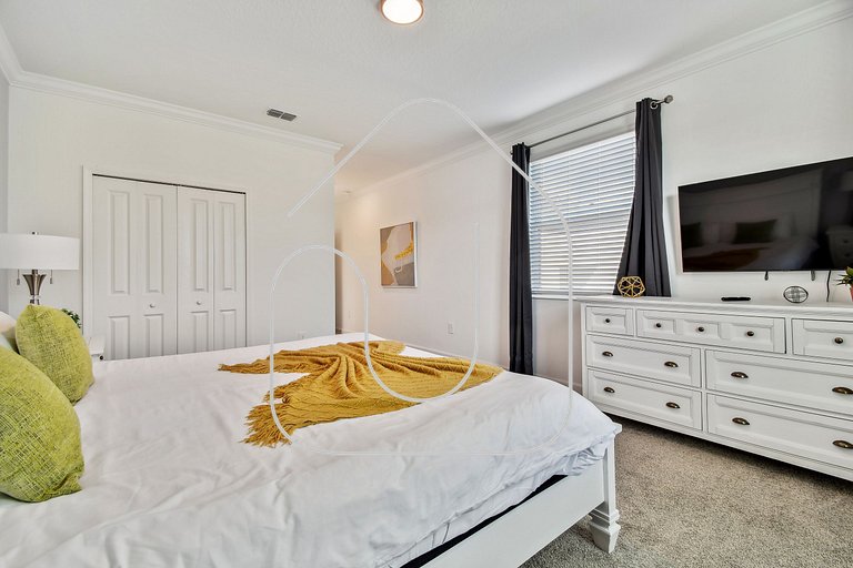 Storey Lake * Beautiful 5-Bedroom Home with Game Room