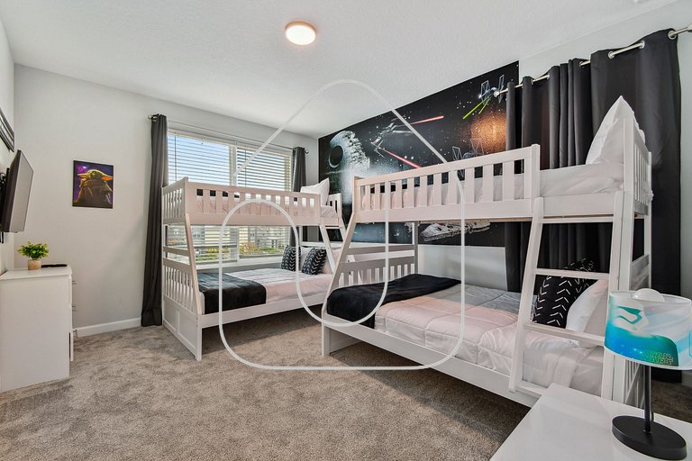 Storey Lake - 5-Bedroom Home with Game Room