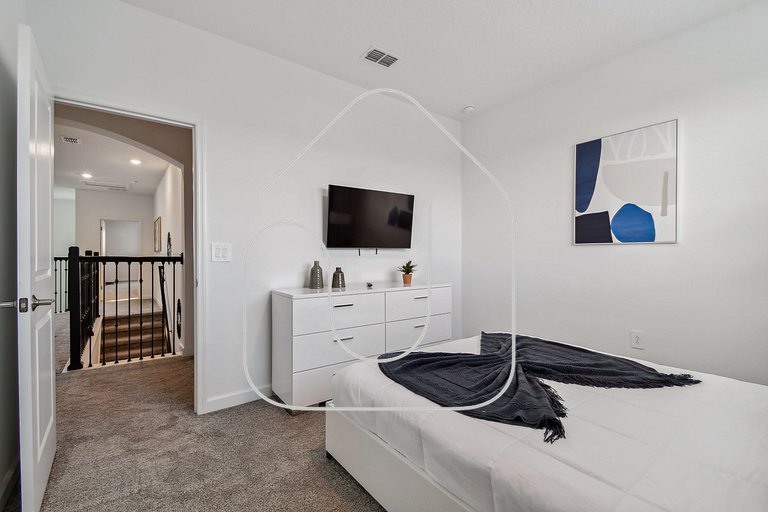 Storey Lake * Beautiful 5-Bedroom Home with Game Room