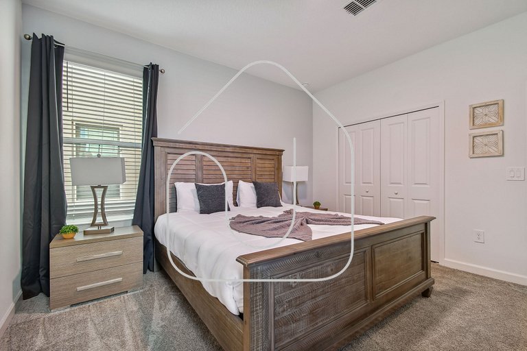 Storey Lake * Beautiful 5-Bedroom Home with Game Room