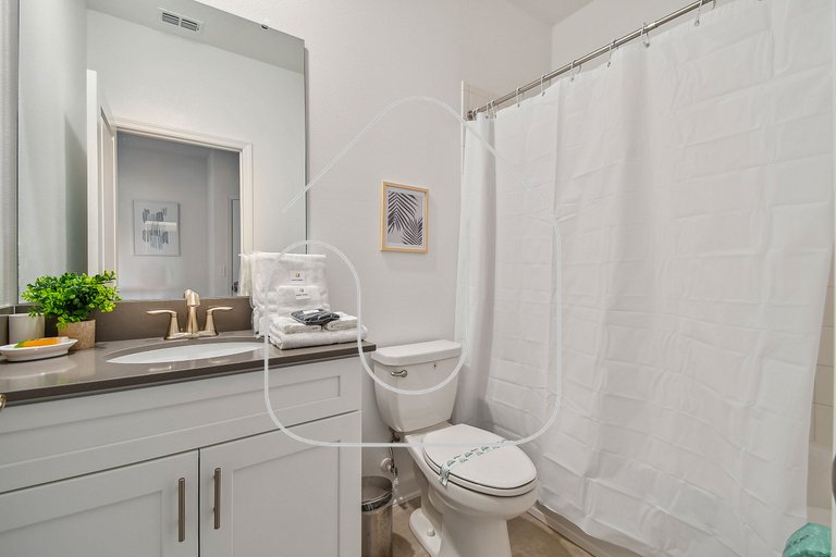 Storey Lake * Beautiful 5-Bedroom Home with Game Room