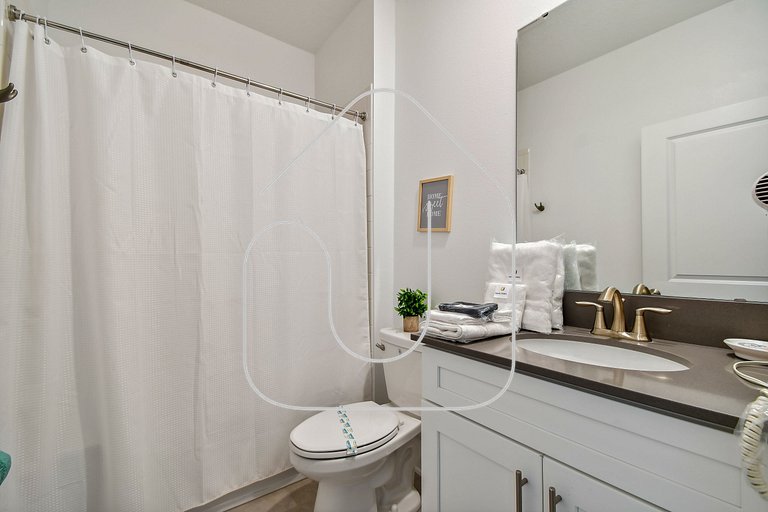 Storey Lake * Beautiful 5-Bedroom Home with Game Room