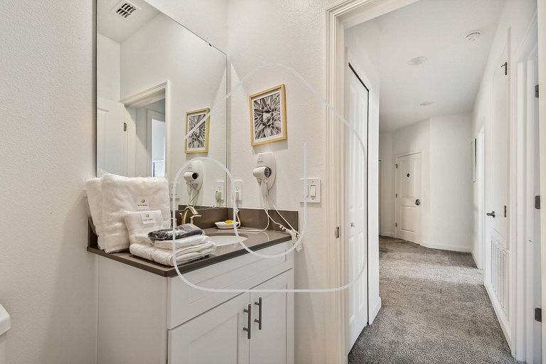 Storey Lake * Beautiful 5-Bedroom Home with Game Room