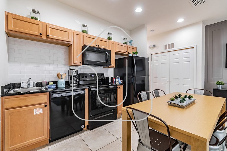 3BR Resort Home + Jacuzzi Near Disney