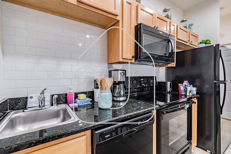 3BR Resort Home + Jacuzzi Near Disney