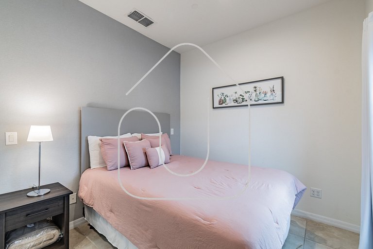 3BR Resort Home + Jacuzzi Near Disney