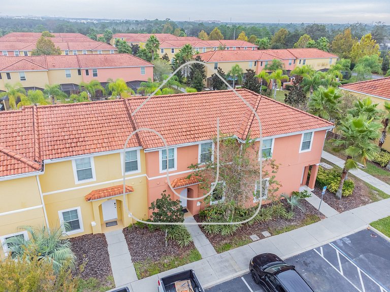 3BR Resort Home + Jacuzzi Near Disney