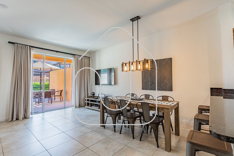 2 Suites, Priv. Jacuzzi Near Disney