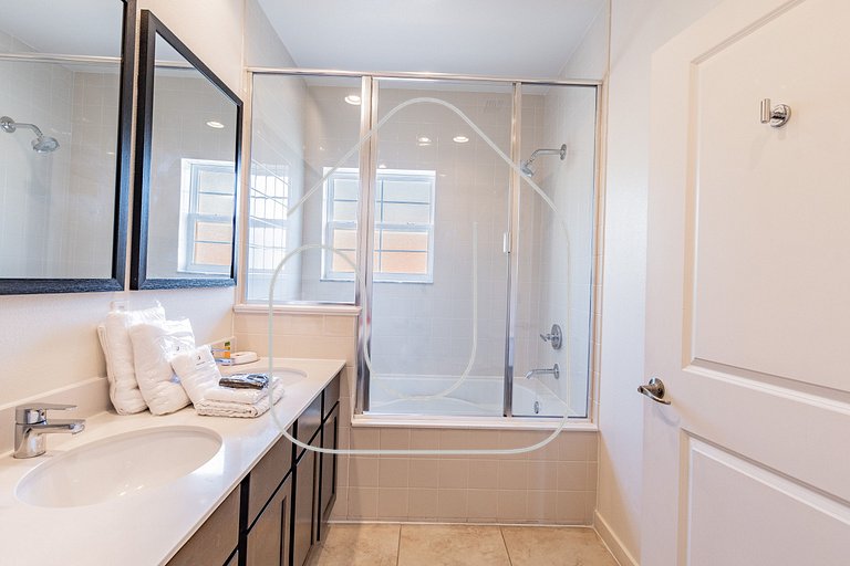 2 Suites, Priv. Jacuzzi Near Disney