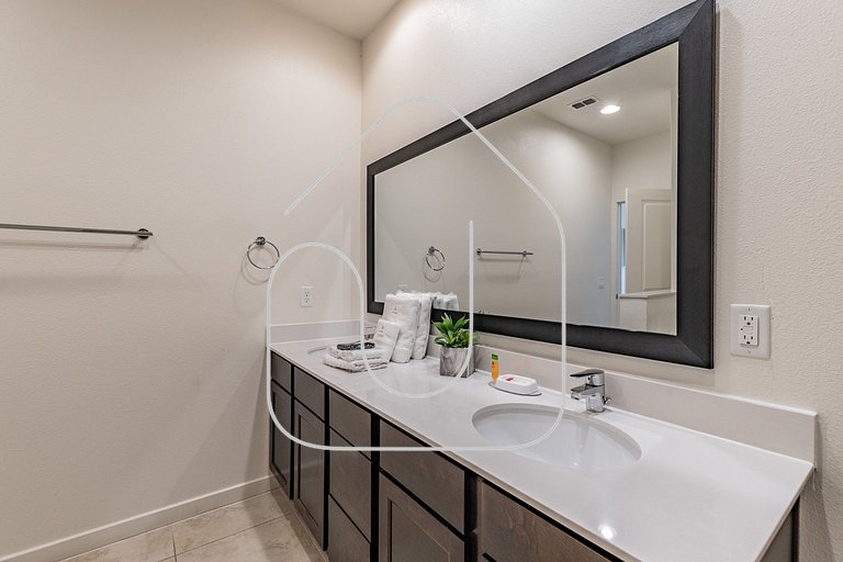 2 Suites, Priv. Jacuzzi Near Disney