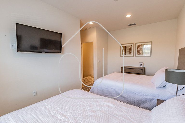 2 Suites, Priv. Jacuzzi Near Disney