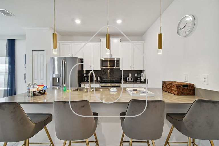 5BR/4BA Luxury Home *Resort Access*