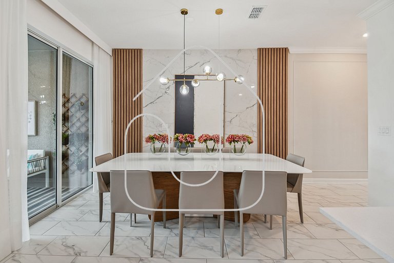 Luxuosa Casa 4Q/3B Storey Lake