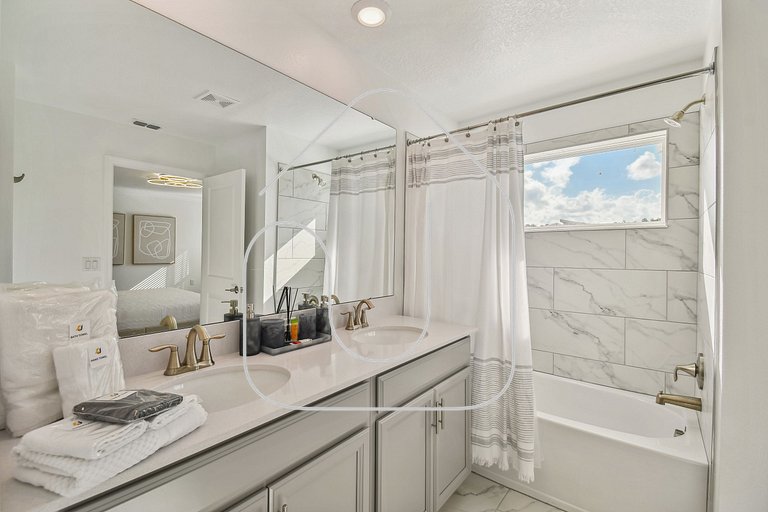 Luxurious 4BR/3BA Home in Storey Lake