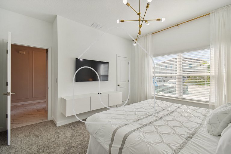 Luxurious 4BR/3BA Home in Storey Lake