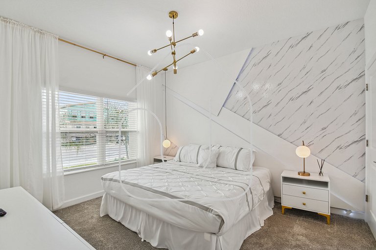 Luxurious 4BR/3BA Home in Storey Lake