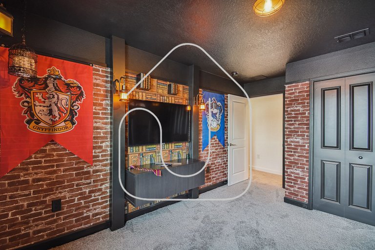 Luxuosa Casa 4Q/3B Storey Lake