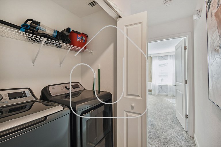 Luxurious 4BR/3BA Home in Storey Lake