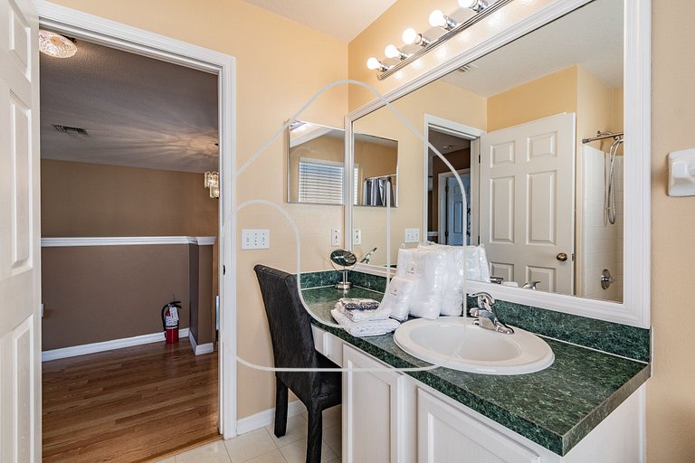 5B/3B Lake View Private Pool