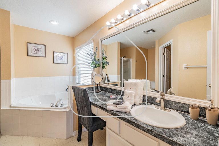 5B/3B Lake View Private Pool