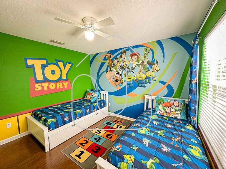 Windsor Hills 6BR Villa w/ Pool & Game Room