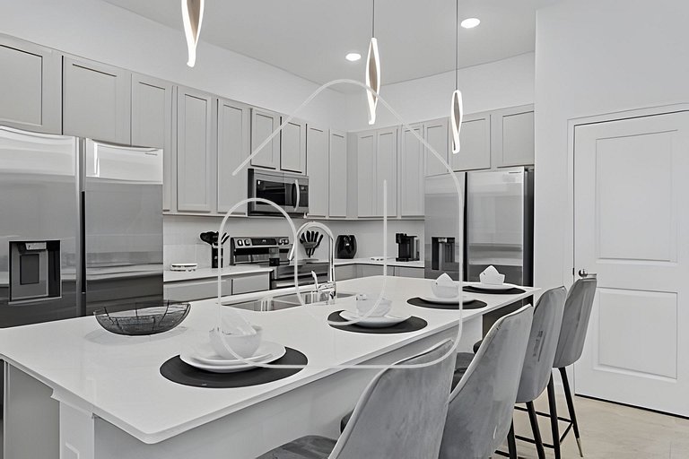 8BR Villa ☆ Avengers Game Room + Pool ☆ Disney