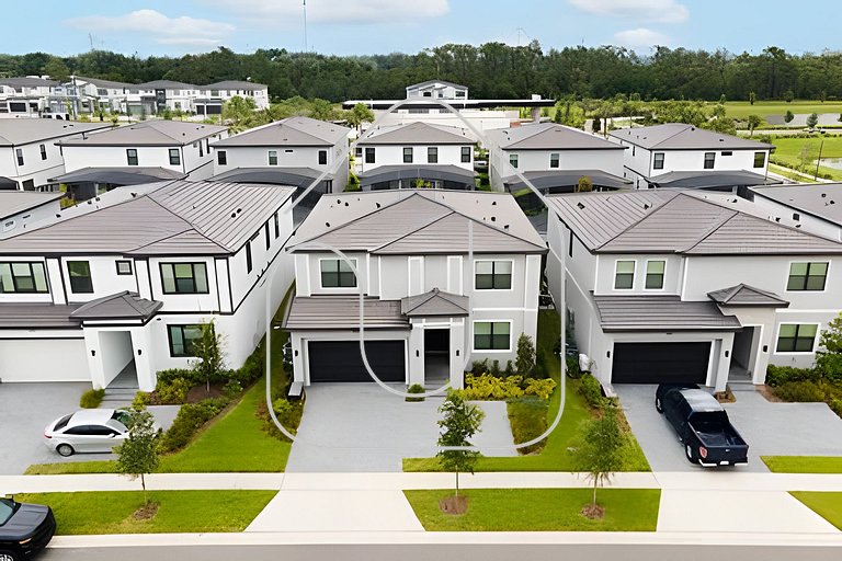 8BR Villa ☆ Avengers Game Room + Pool ☆ Disney