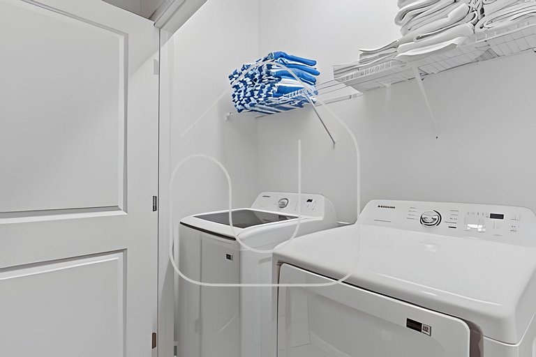 8BR Villa ☆ Avengers Game Room + Pool ☆ Disney