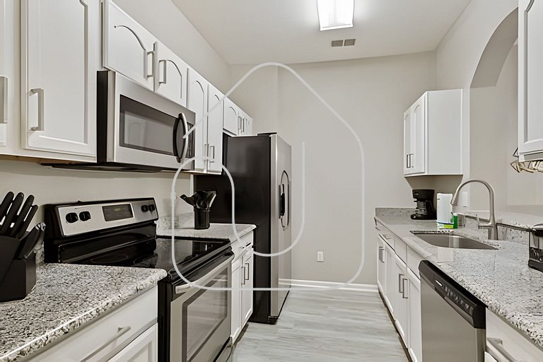 Family-Friendly 3BR Near Disney!