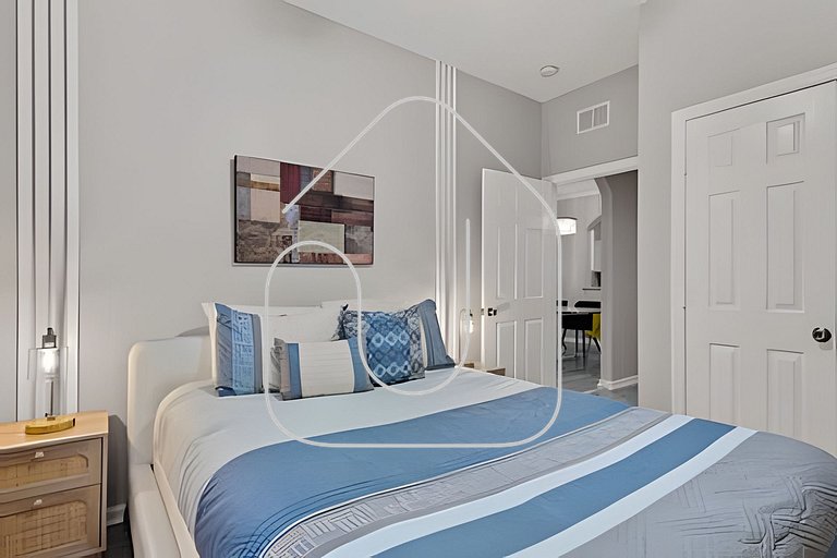 Family-Friendly 3BR Near Disney!