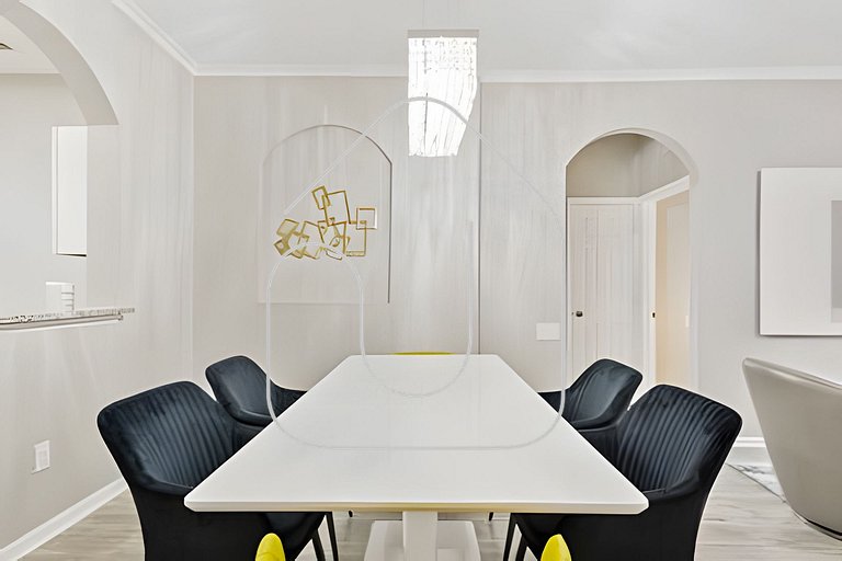 Family-Friendly 3BR Near Disney!