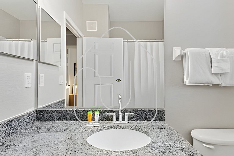 Family-Friendly 3BR Near Disney!