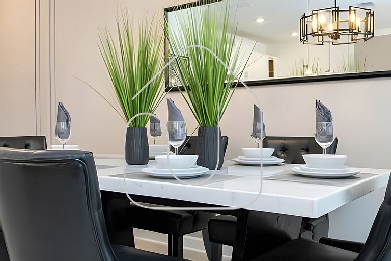 Villa Smile - 4BD/3BA Storey Lake Luxury Themed