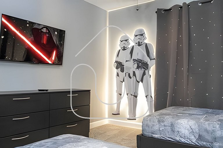 Villa Smile - 4BD/3BA Storey Lake Luxury Themed