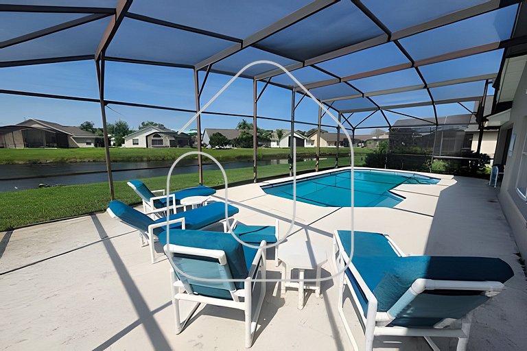 Cozy 3BR Home w/Private Pool & Lake View