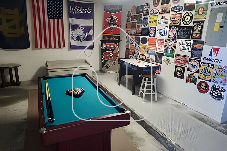 Cozy 3BR Home w/Private Pool & Lake View