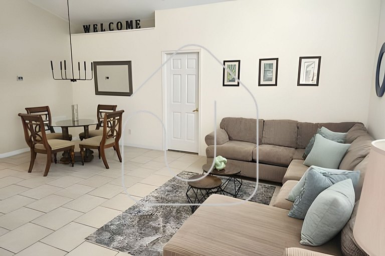 Cozy 3BR Home w/Private Pool & Lake View