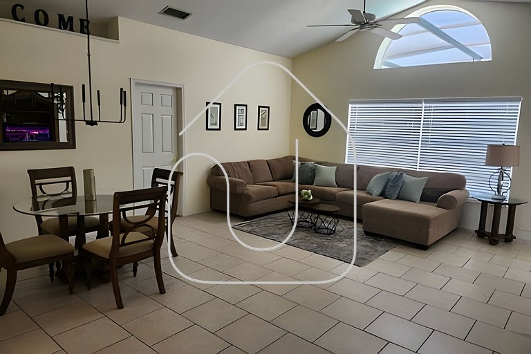 Cozy 3BR Home w/Private Pool & Lake View