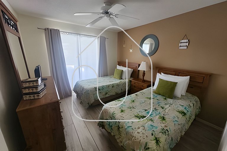 Cozy 3BR Home w/Private Pool & Lake View