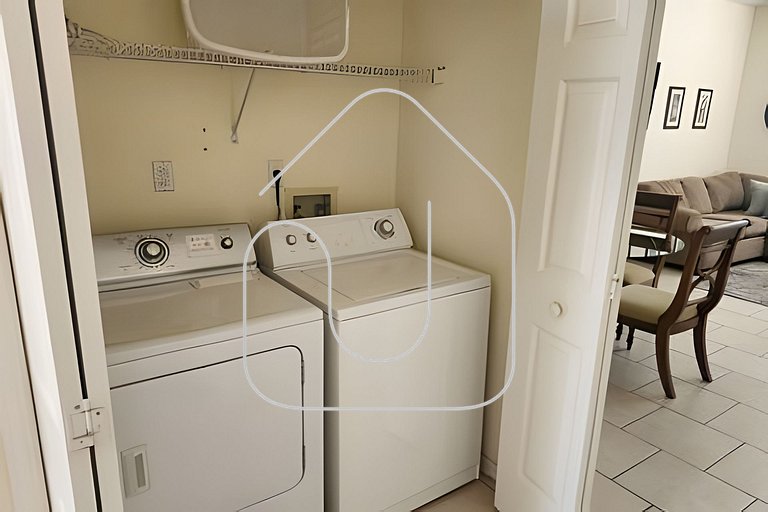 Cozy 3BR Home w/Private Pool & Lake View